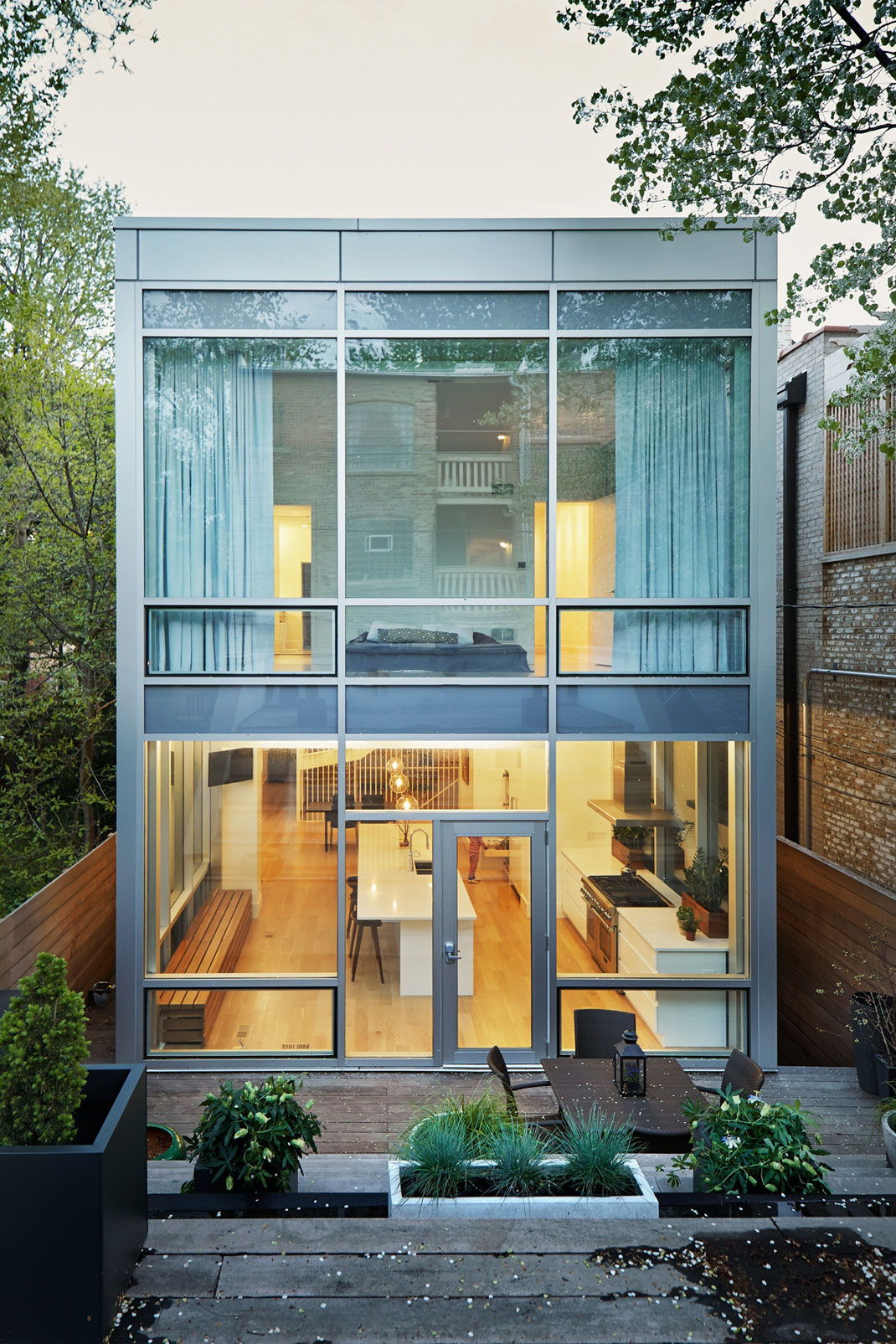 An Elegant Contemporary Home with Vertical Structure in Chicago by Hufft Projects (30)