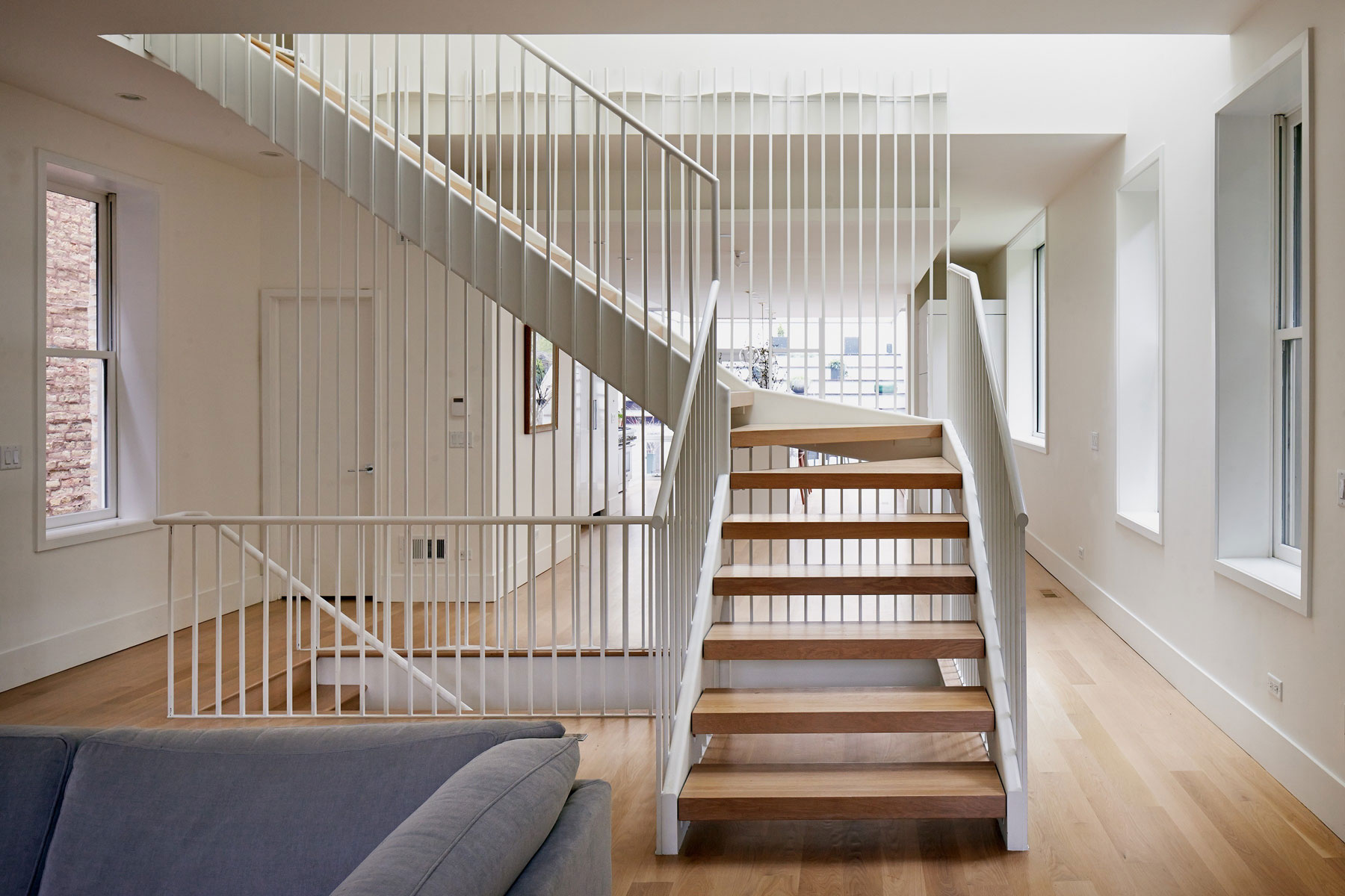 An Elegant Contemporary Home with Vertical Structure in Chicago by Hufft Projects (6)