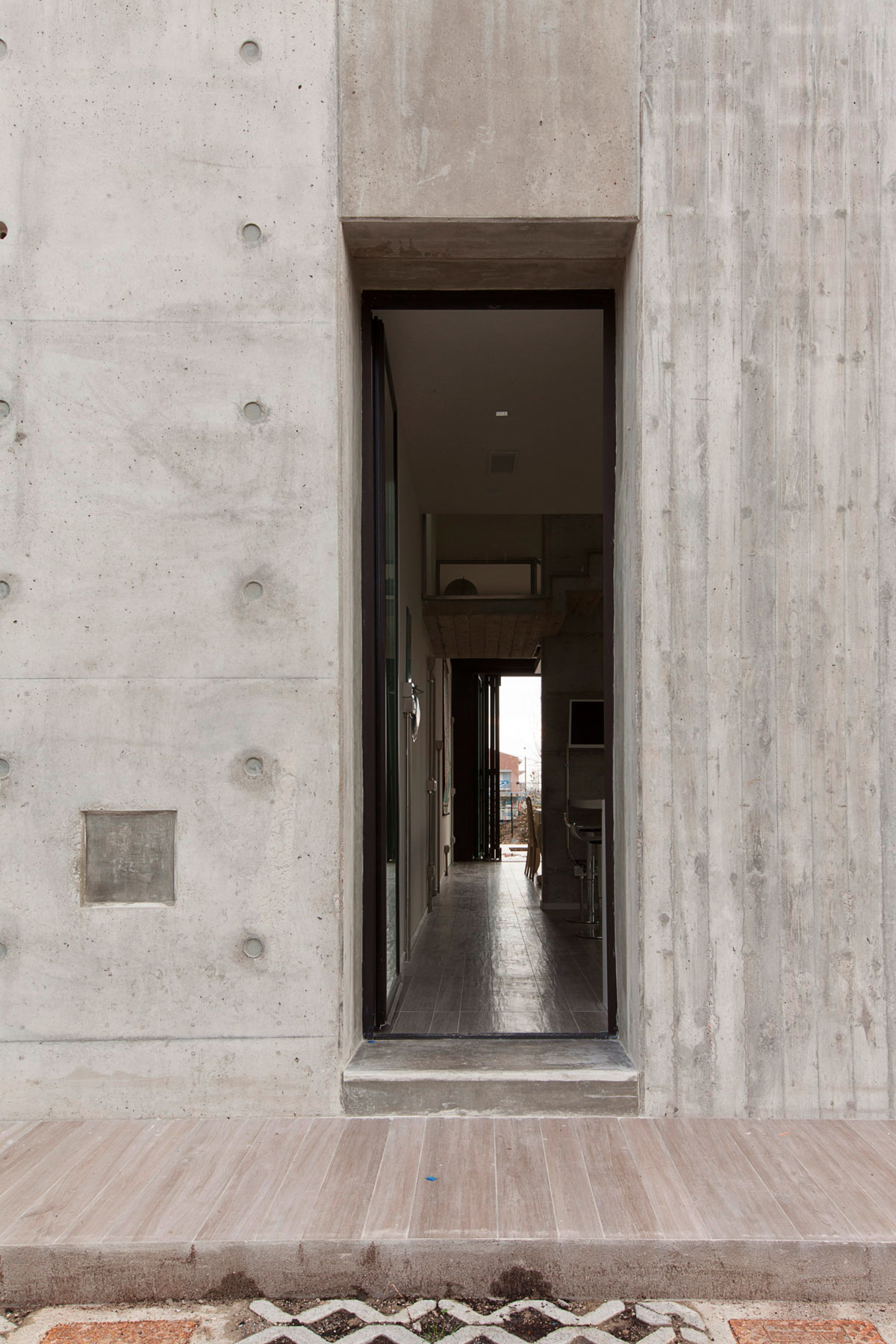 An Elegant Contemporary Home with a Stunning Landscaping Program in Bologna, Italy by Giraldi Associati Architetti (13)