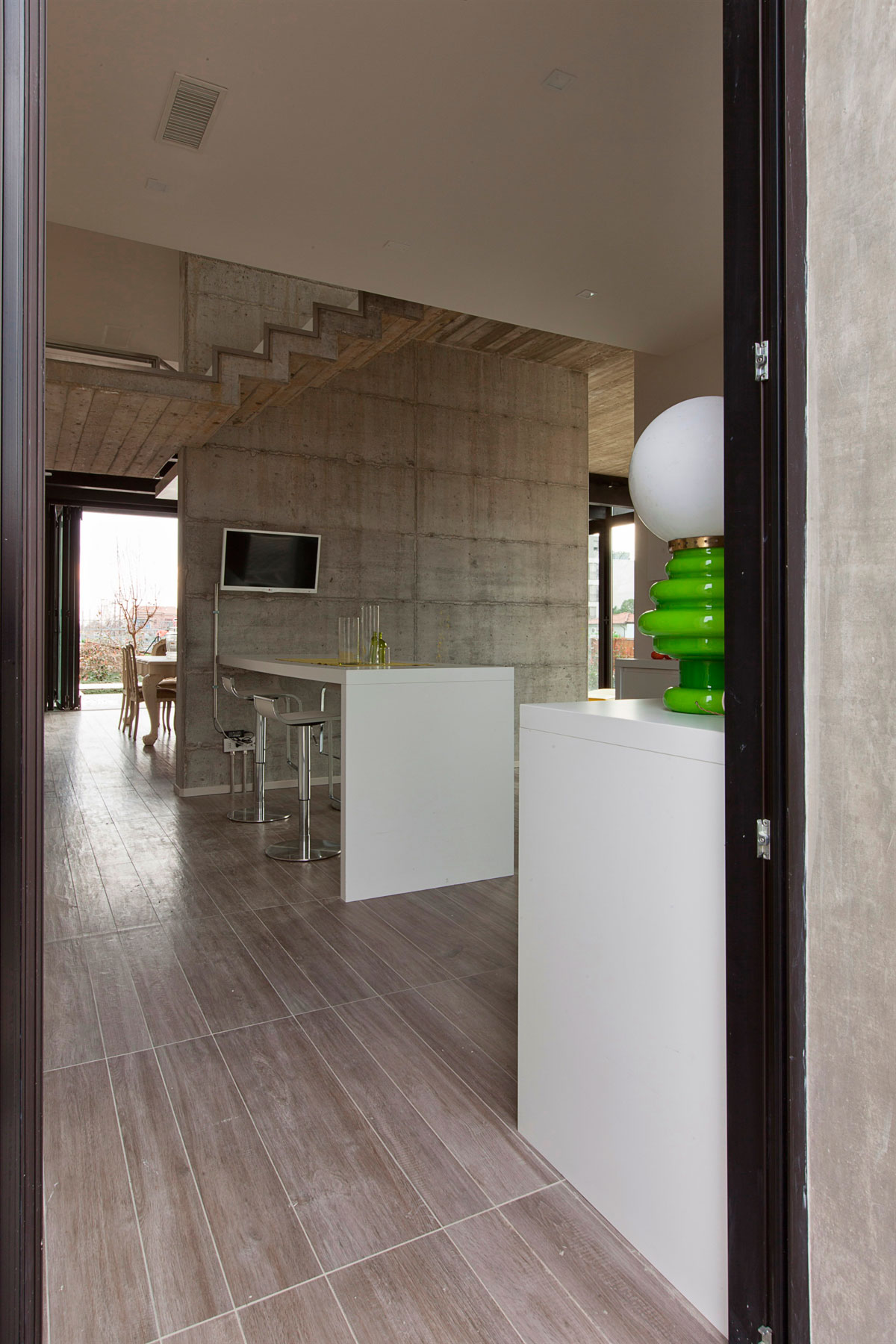 An Elegant Contemporary Home with a Stunning Landscaping Program in Bologna, Italy by Giraldi Associati Architetti (18)