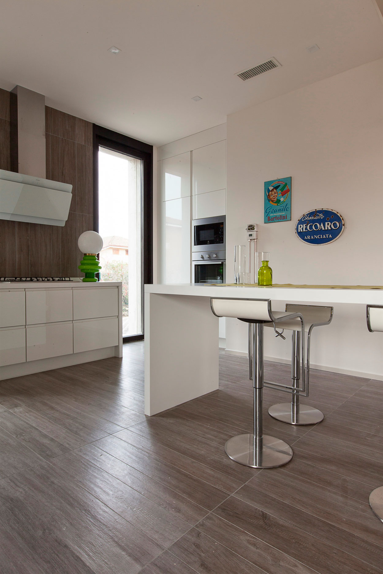 An Elegant Contemporary Home with a Stunning Landscaping Program in Bologna, Italy by Giraldi Associati Architetti (19)