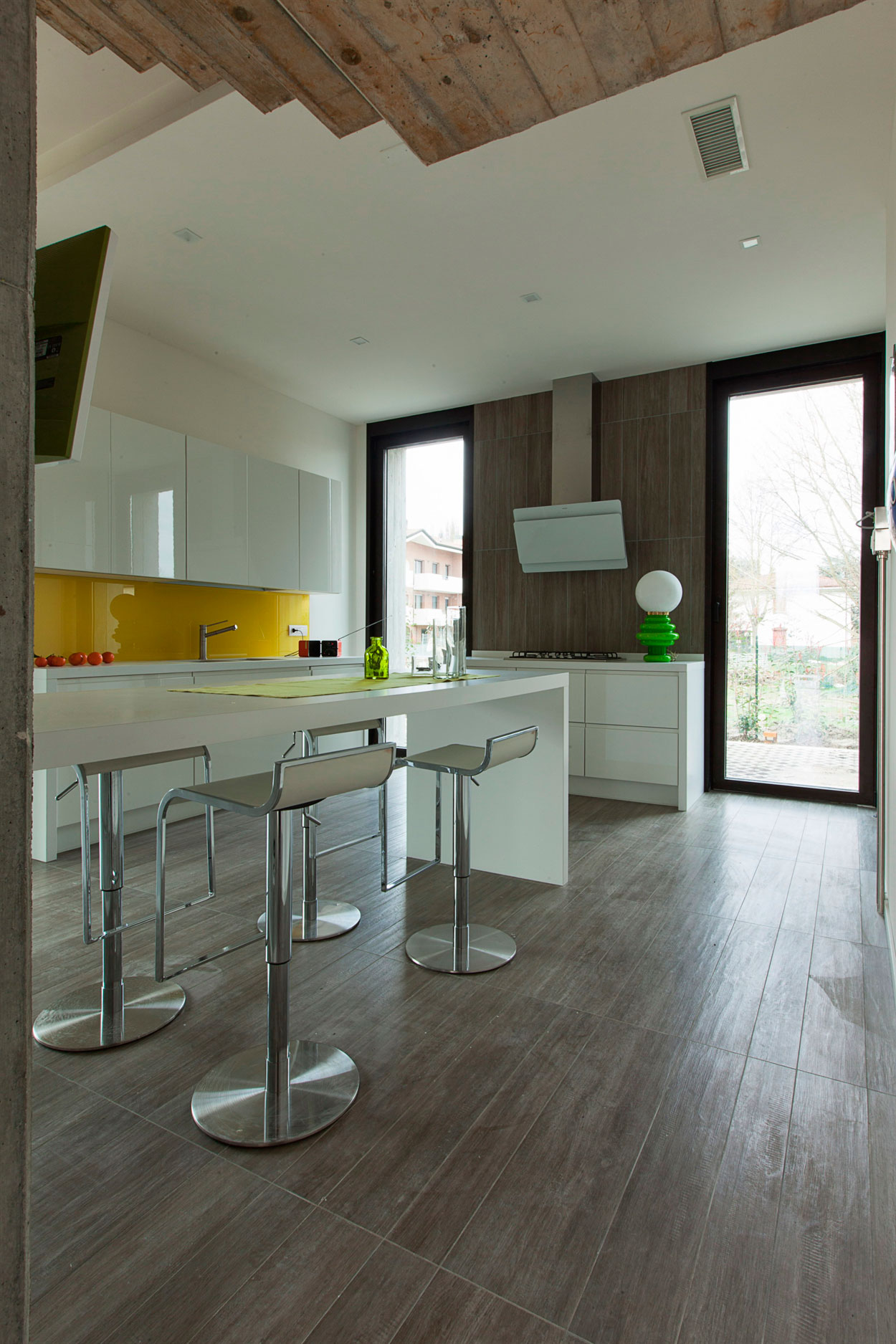 An Elegant Contemporary Home with a Stunning Landscaping Program in Bologna, Italy by Giraldi Associati Architetti (20)