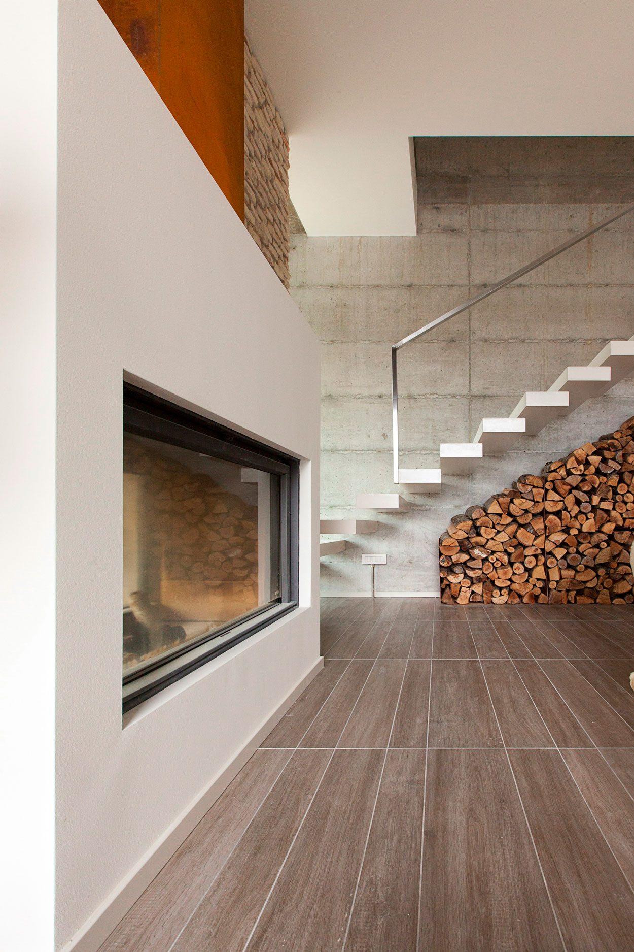 An Elegant Contemporary Home with a Stunning Landscaping Program in Bologna, Italy by Giraldi Associati Architetti (29)