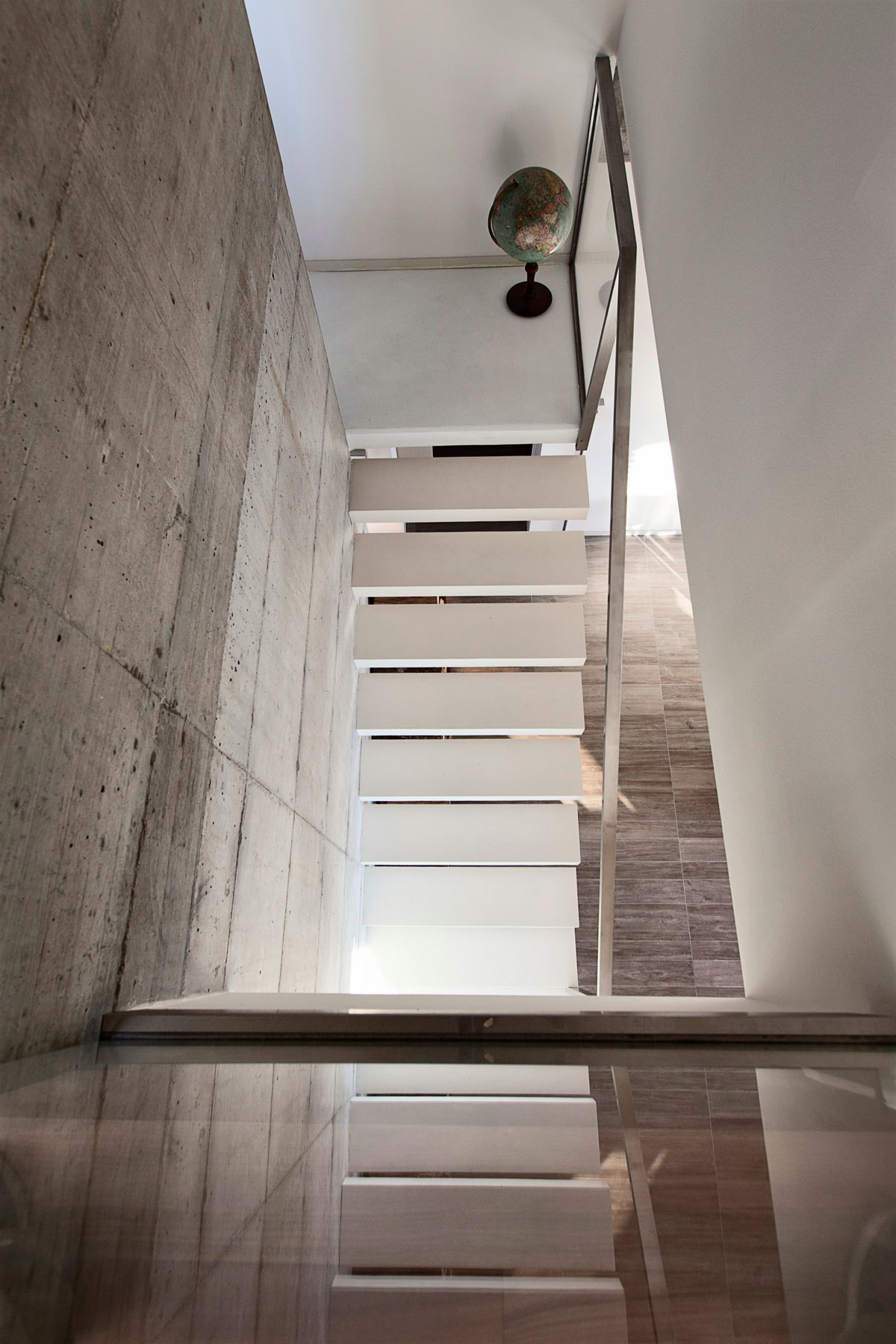 An Elegant Contemporary Home with a Stunning Landscaping Program in Bologna, Italy by Giraldi Associati Architetti (34)