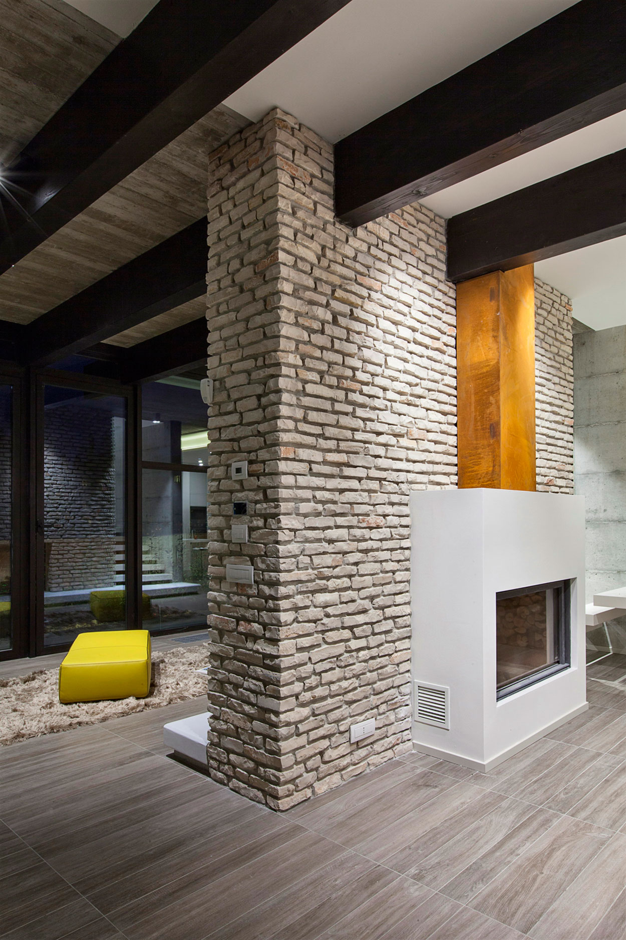 An Elegant Contemporary Home with a Stunning Landscaping Program in Bologna, Italy by Giraldi Associati Architetti (41)