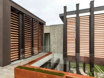 An Elegant Contemporary Home with a Stunning Landscaping Program in Bologna, Italy by Giraldi Associati Architetti (9)