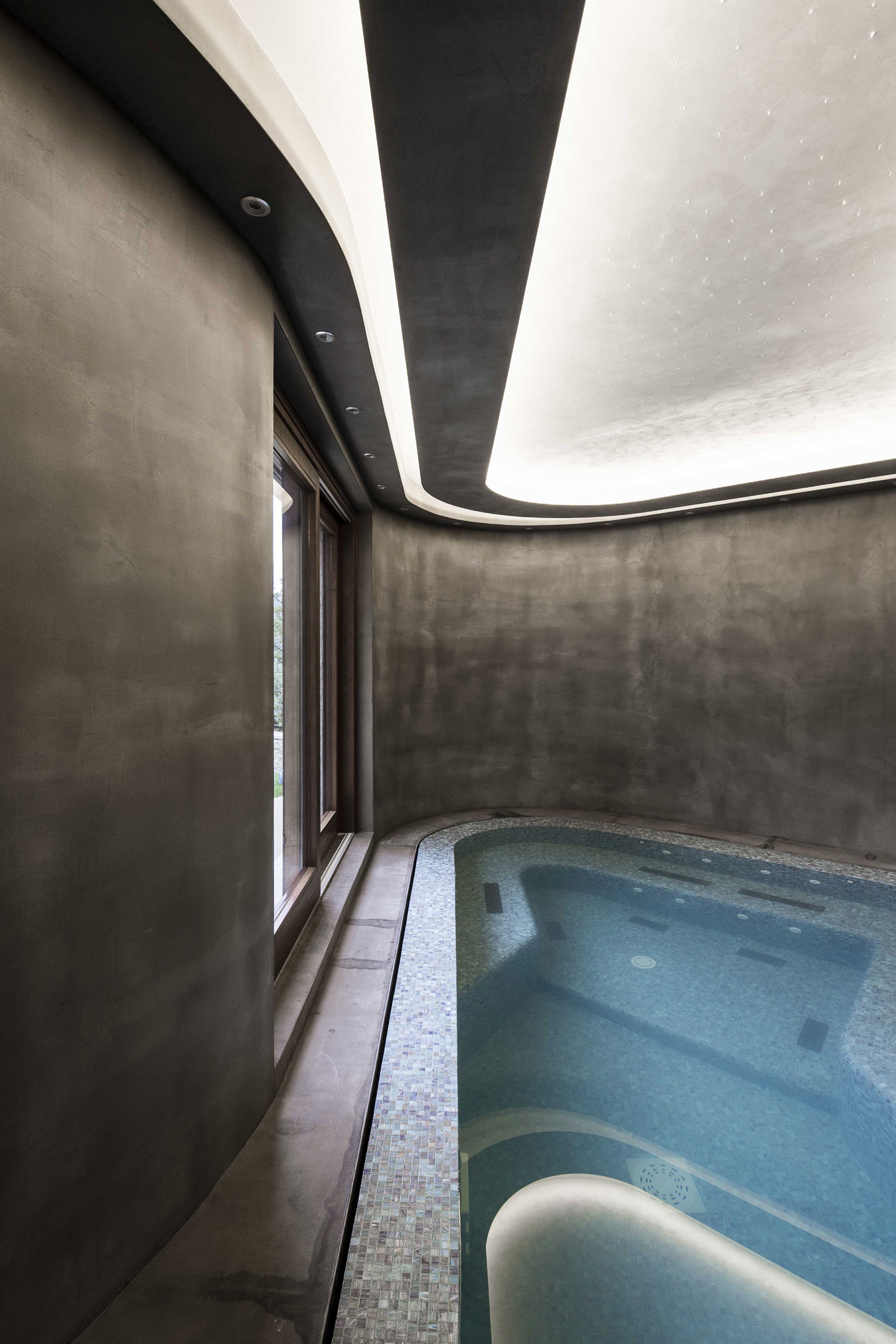 An Elegant Contemporary Home with an Indoor and Outdoor Pool in Perugia by Giammetta Architects (19)