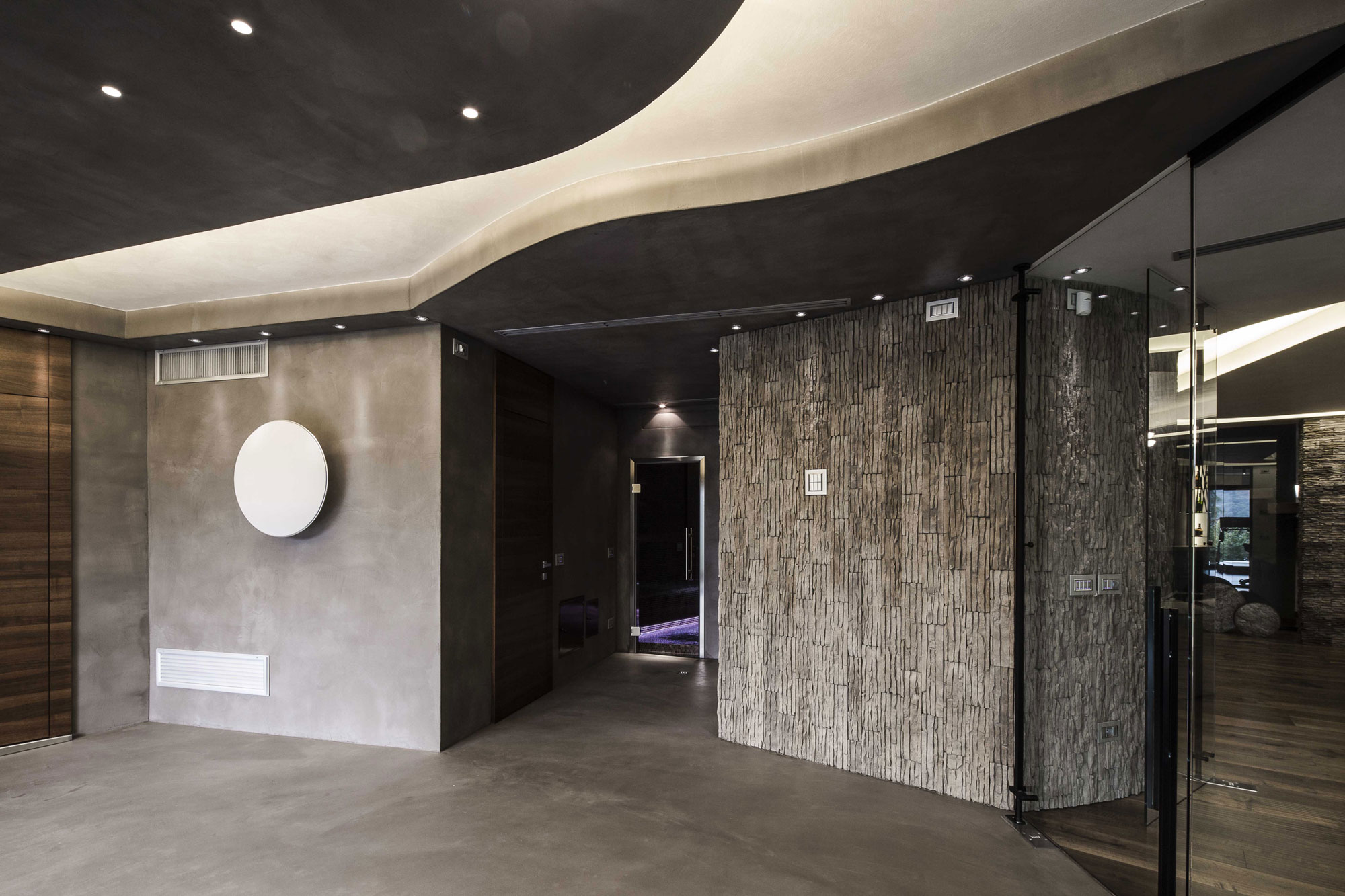 An Elegant Contemporary Home with an Indoor and Outdoor Pool in Perugia by Giammetta Architects (20)