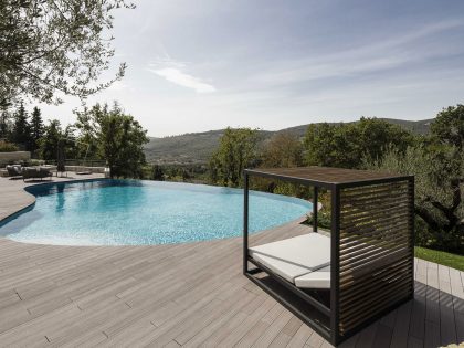 An Elegant Contemporary Home with an Indoor and Outdoor Pool in Perugia by Giammetta Architects (22)