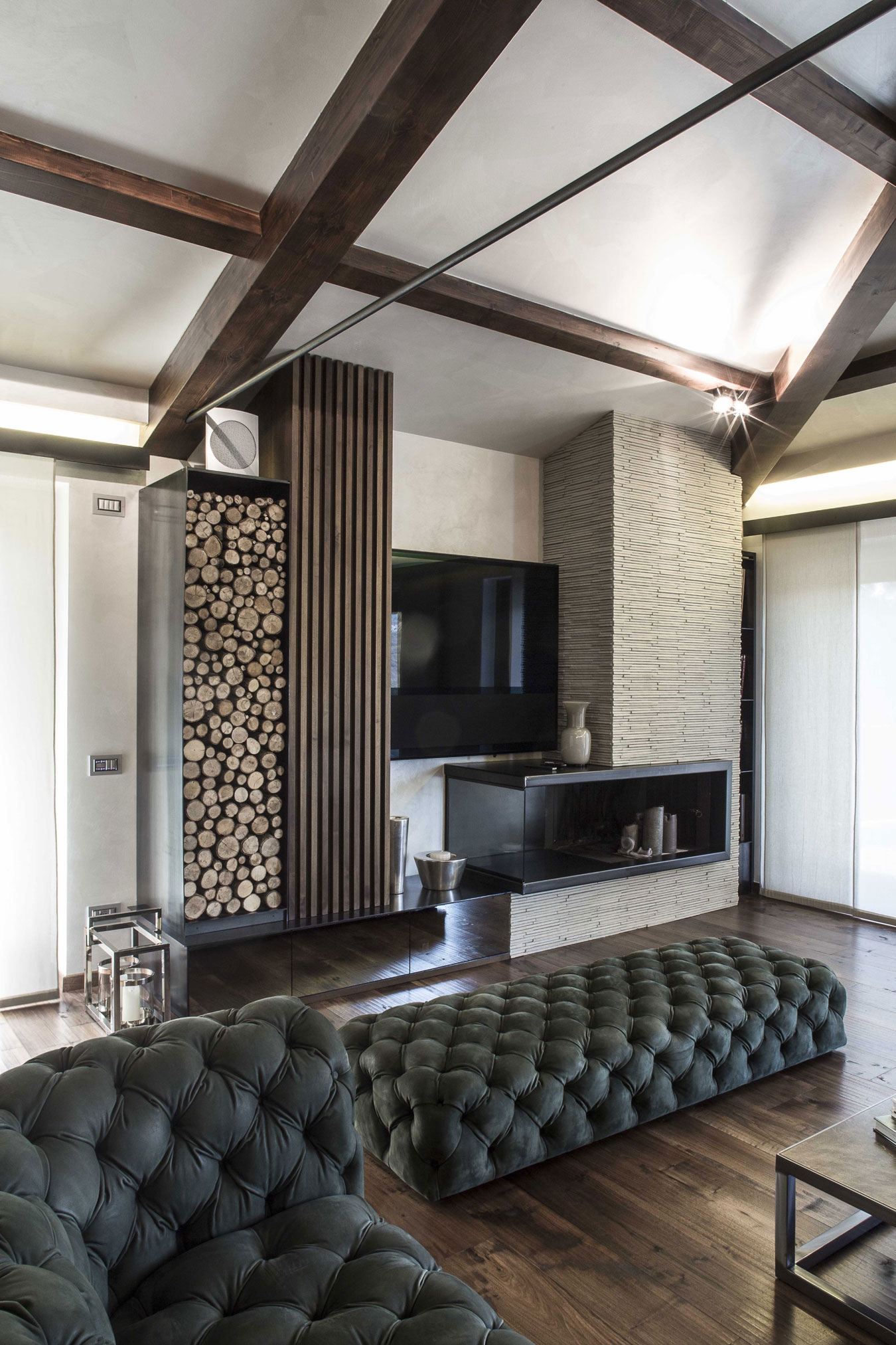 An Elegant Contemporary Home with an Indoor and Outdoor Pool in Perugia by Giammetta Architects (3)