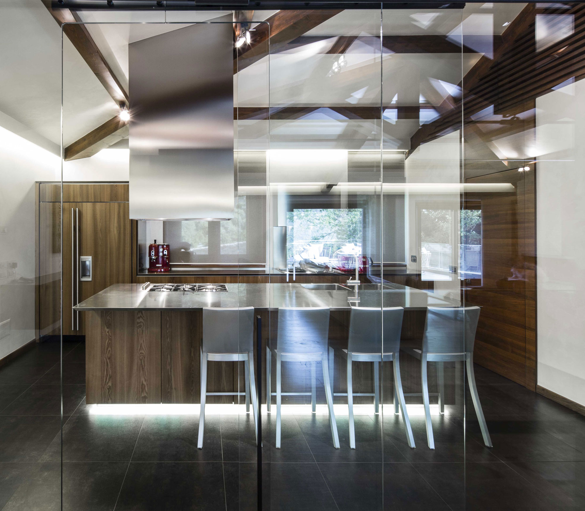 An Elegant Contemporary Home with an Indoor and Outdoor Pool in Perugia by Giammetta Architects (7)