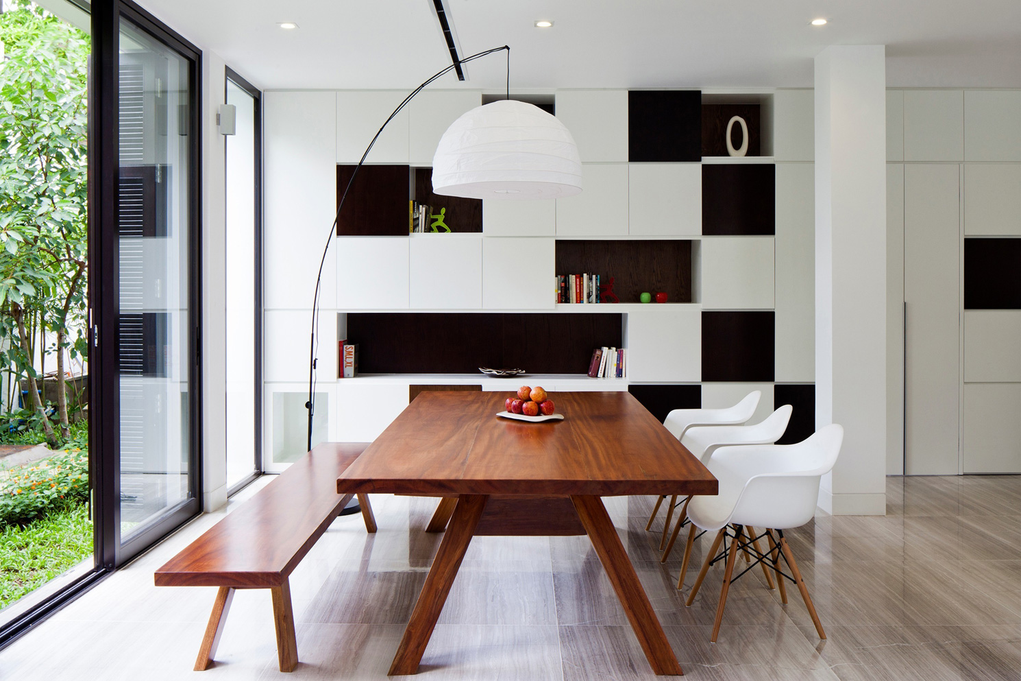 An Elegant Contemporary House with Clean Lines and Open Spaces in Thao Dien by MM ++ Architects (14)