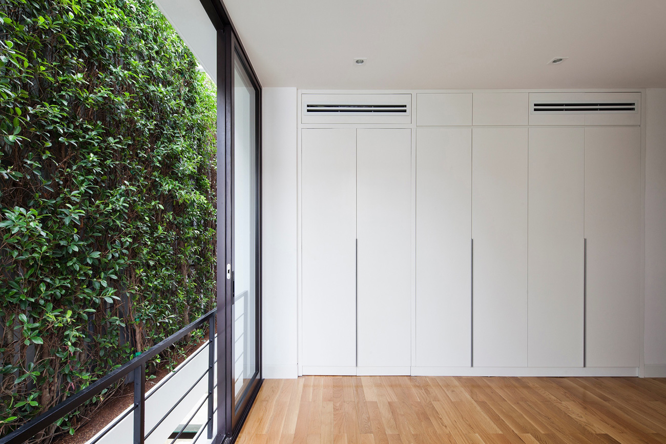 An Elegant Contemporary House with Clean Lines and Open Spaces in Thao Dien by MM ++ Architects (19)