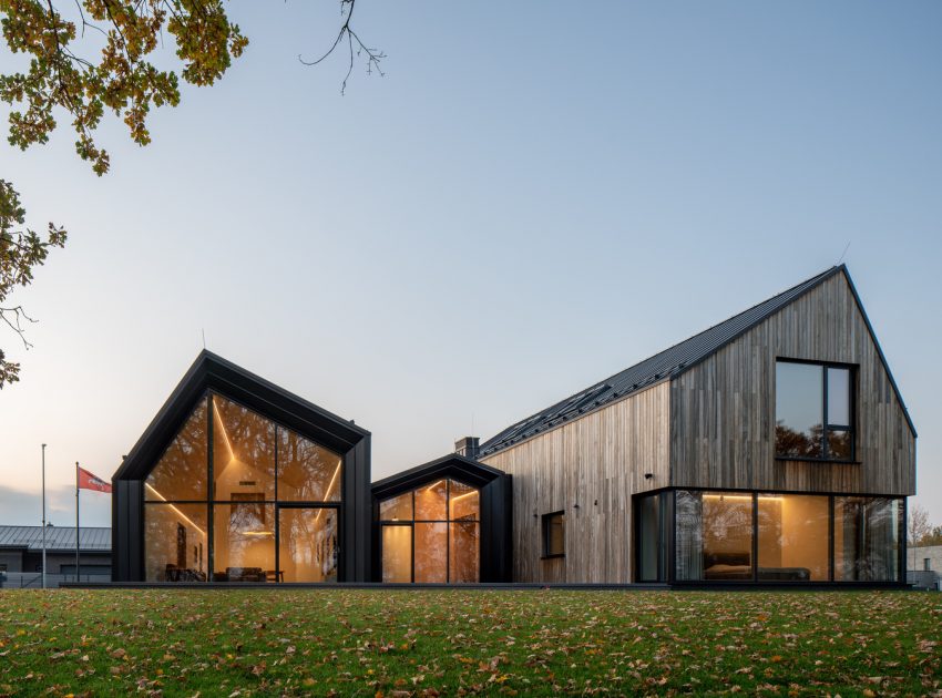 An Elegant Countryside Home for a Large Beautiful Family in Kaunas, Lithuania by ARCHISPEKTRAS (1)