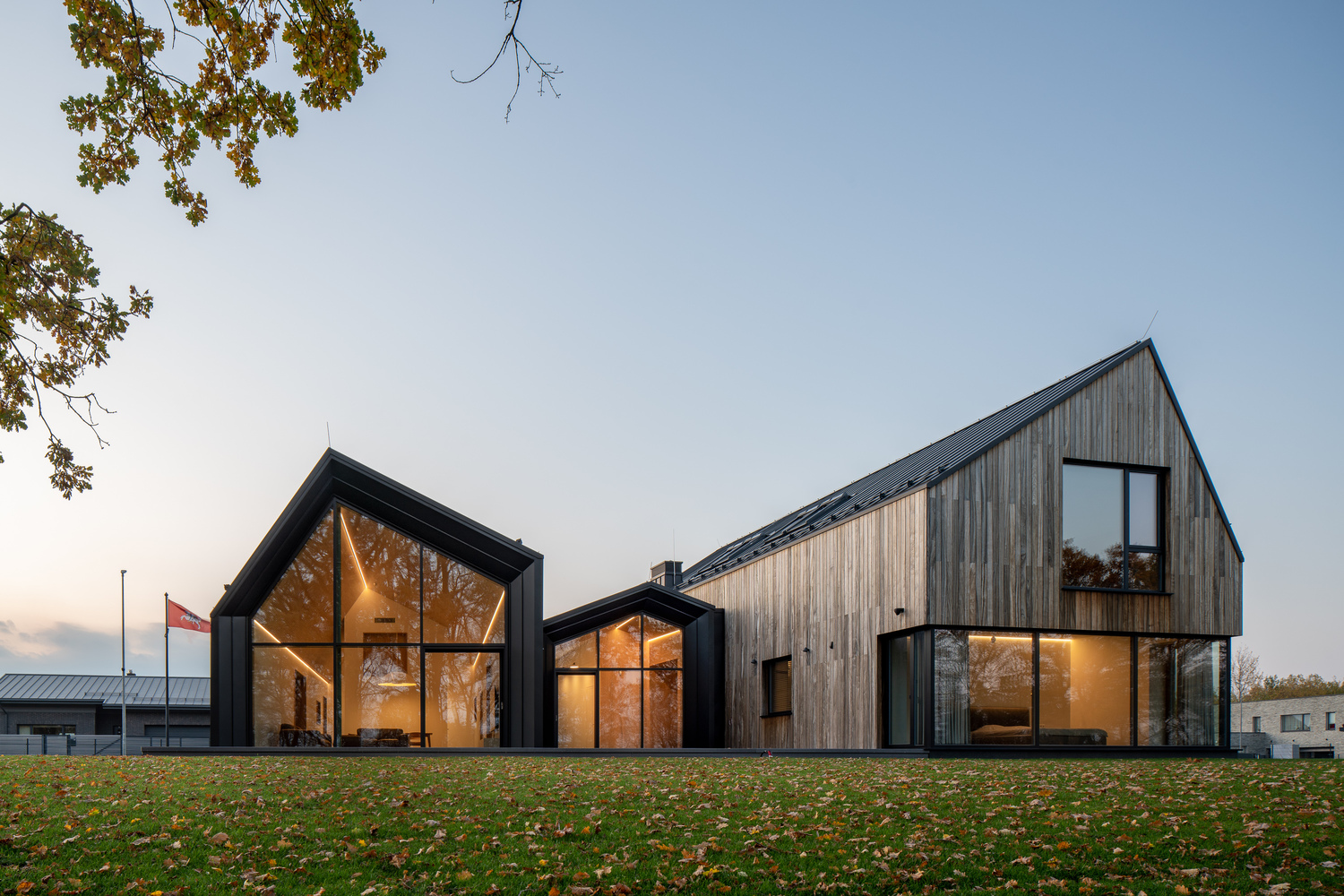 An Elegant Countryside Home for a Large Beautiful Family in Kaunas, Lithuania by ARCHISPEKTRAS (1)