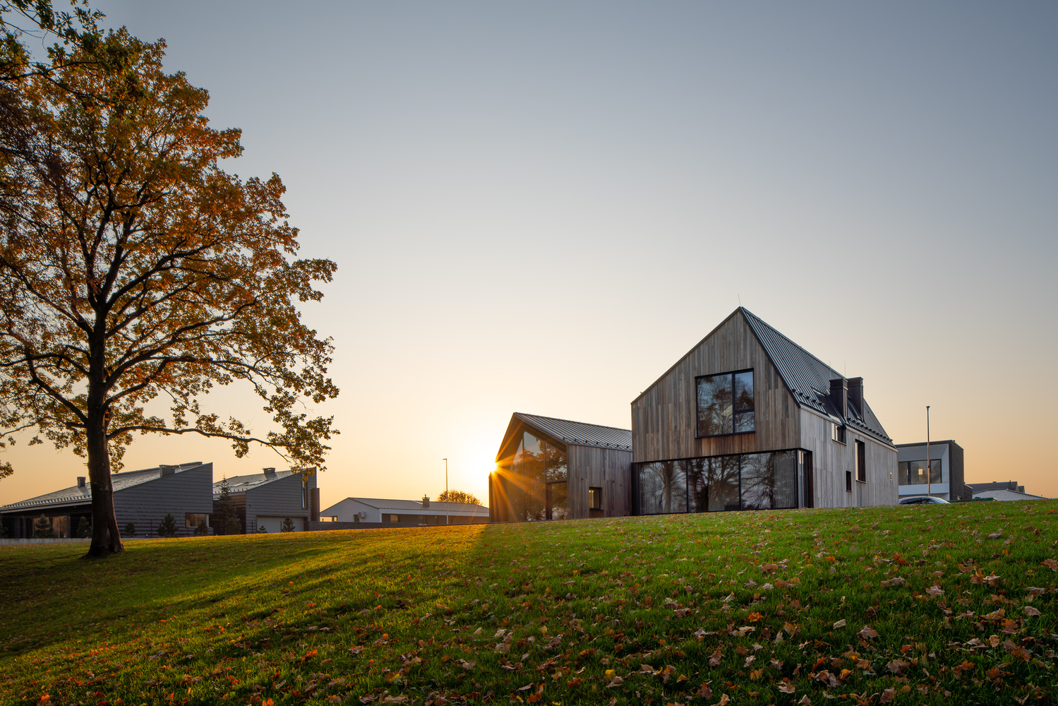 An Elegant Countryside Home for a Large Beautiful Family in Kaunas, Lithuania by ARCHISPEKTRAS (11)