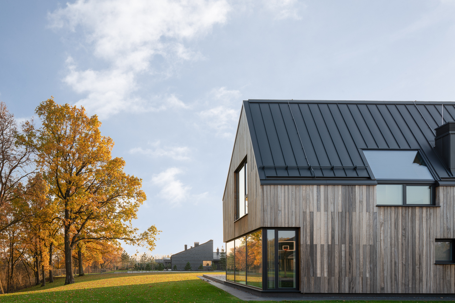 An Elegant Countryside Home for a Large Beautiful Family in Kaunas, Lithuania by ARCHISPEKTRAS (12)