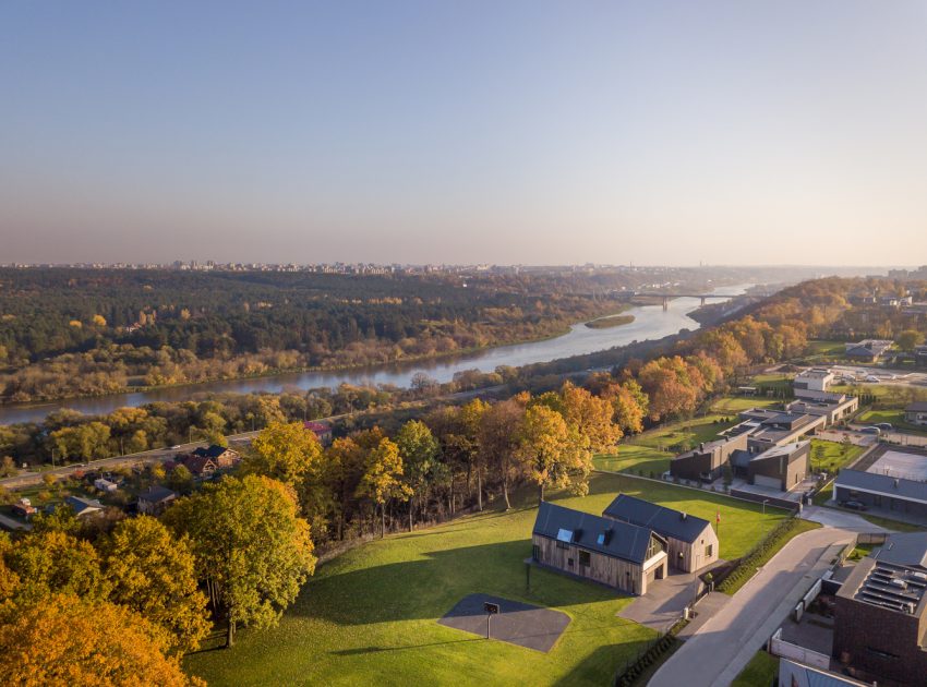 An Elegant Countryside Home for a Large Beautiful Family in Kaunas, Lithuania by ARCHISPEKTRAS (13)