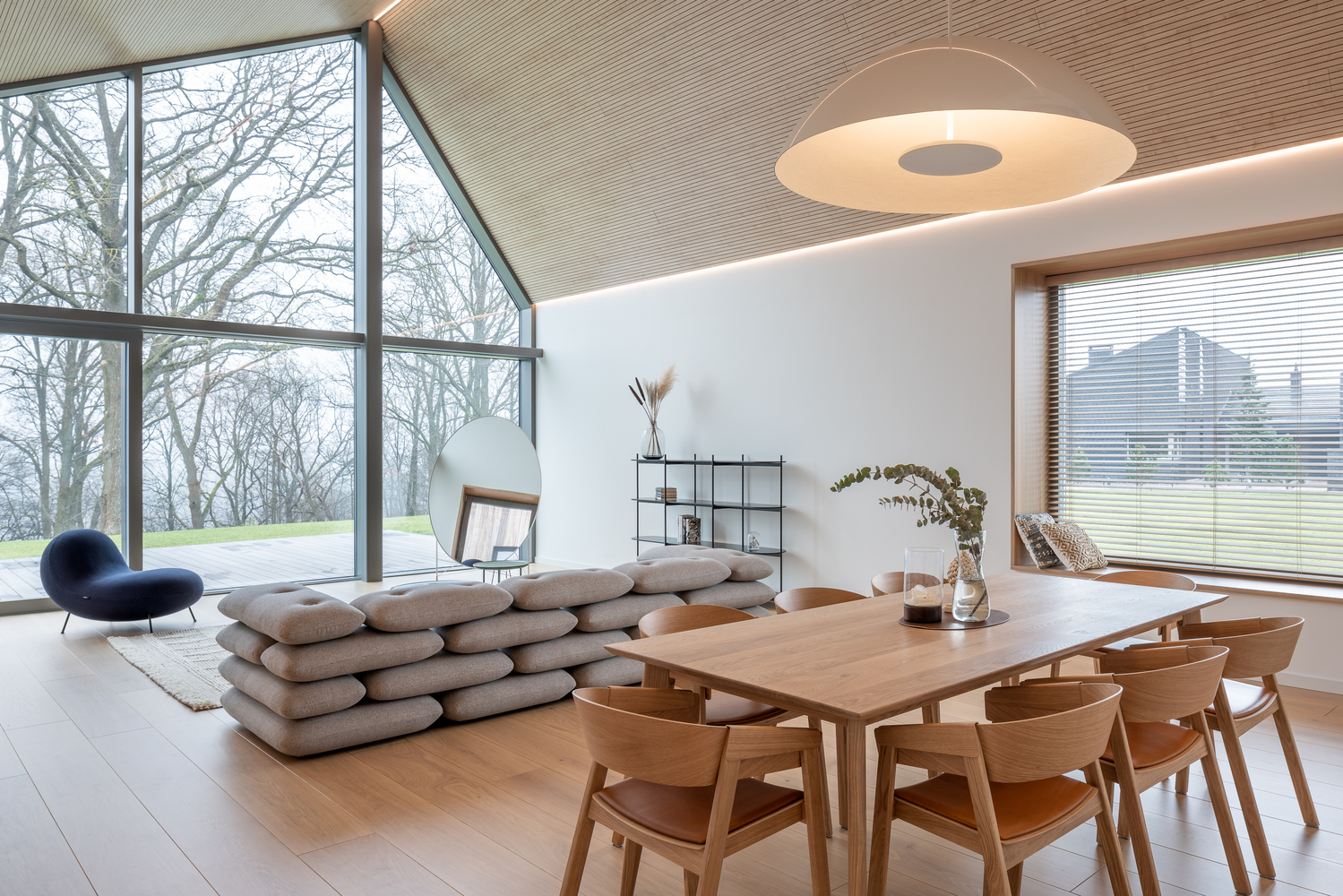 An Elegant Countryside Home for a Large Beautiful Family in Kaunas, Lithuania by ARCHISPEKTRAS (18)