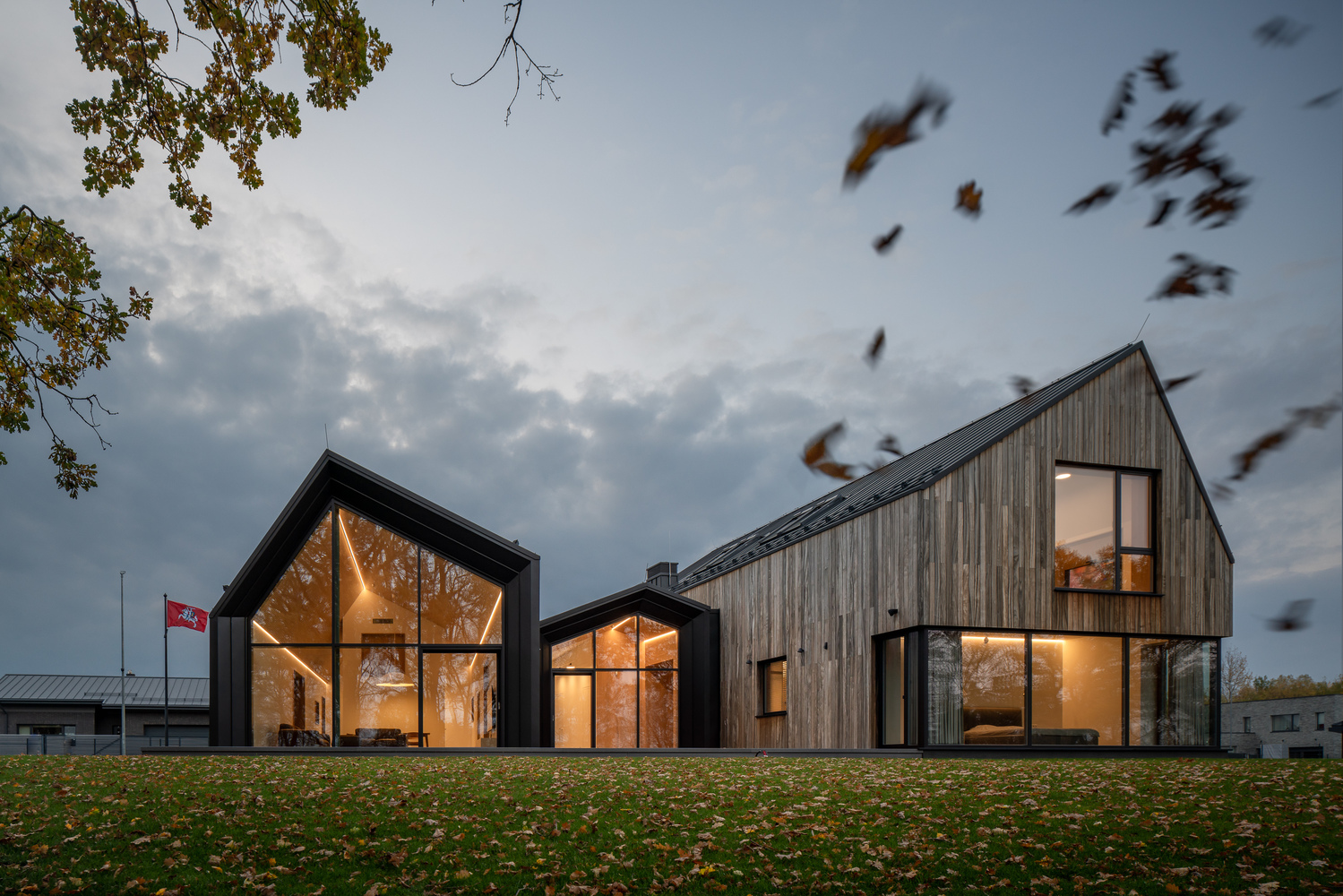 An Elegant Countryside Home for a Large Beautiful Family in Kaunas, Lithuania by ARCHISPEKTRAS (2)