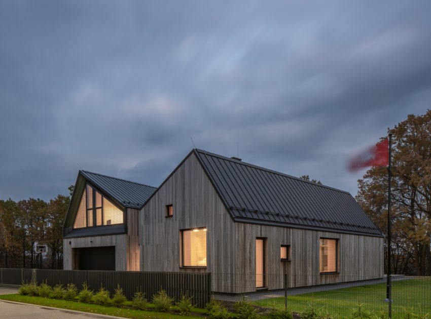 An Elegant Countryside Home for a Large Beautiful Family in Kaunas, Lithuania by ARCHISPEKTRAS (3)