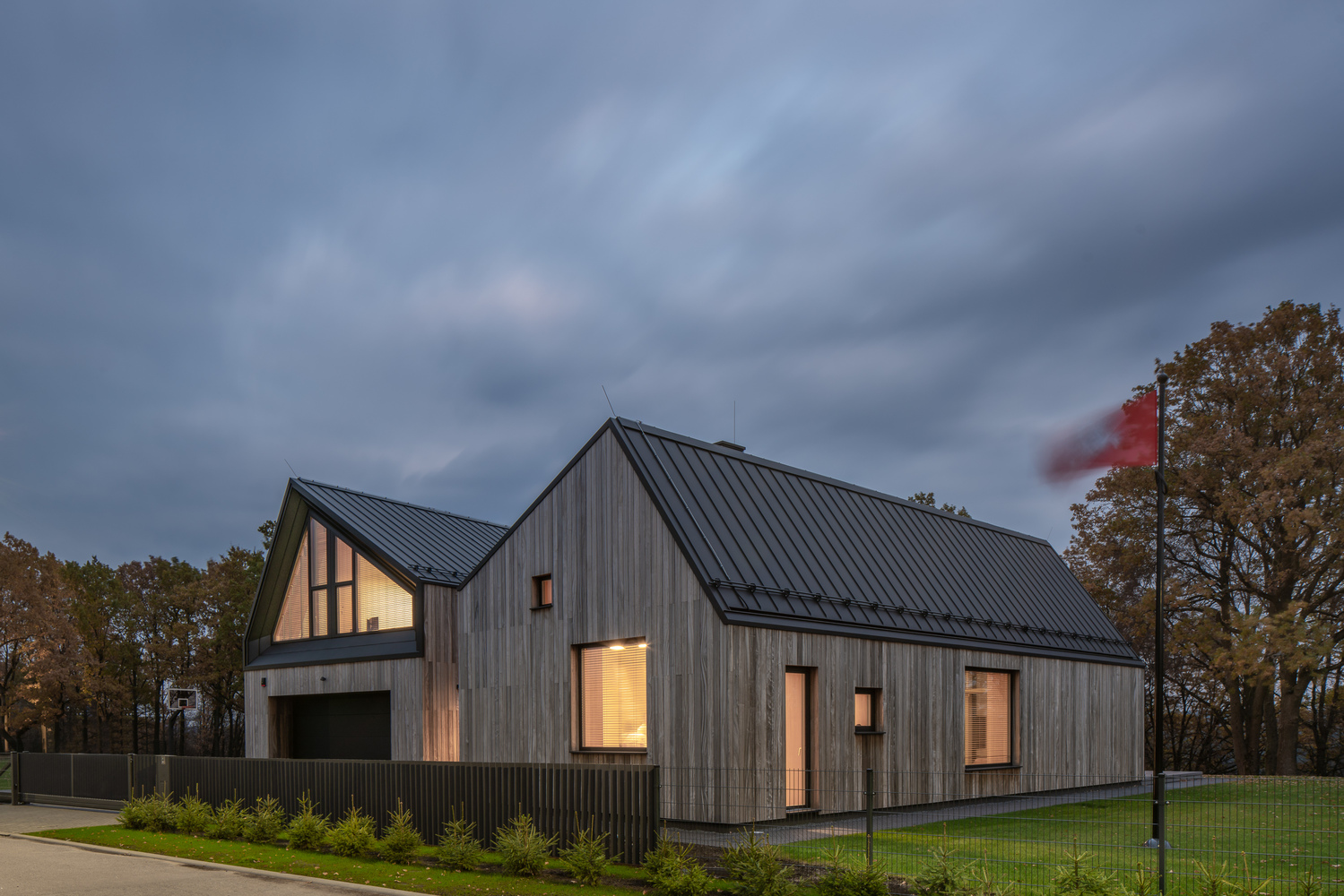 An Elegant Countryside Home for a Large Beautiful Family in Kaunas, Lithuania by ARCHISPEKTRAS (3)