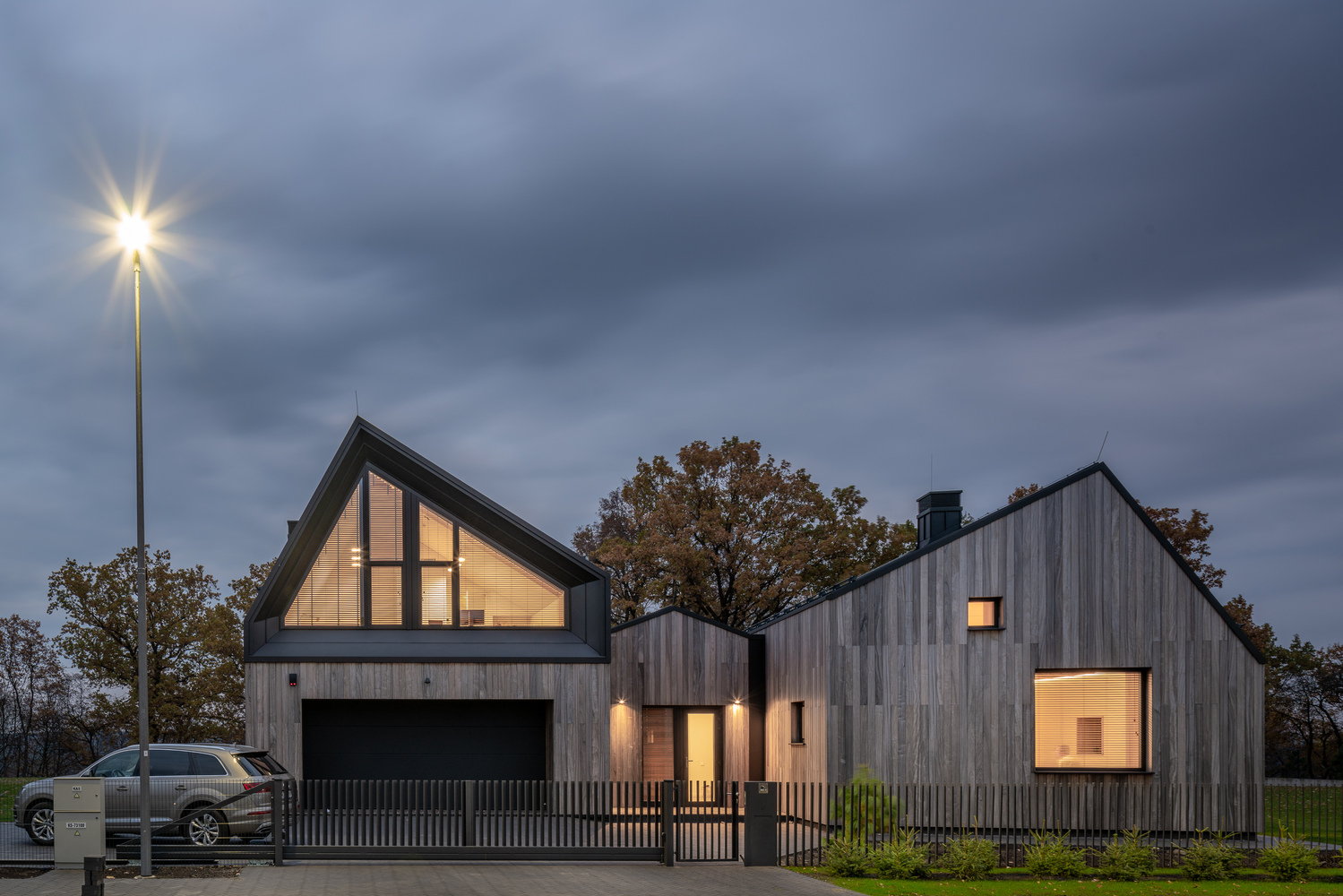An Elegant Countryside Home for a Large Beautiful Family in Kaunas, Lithuania by ARCHISPEKTRAS (4)