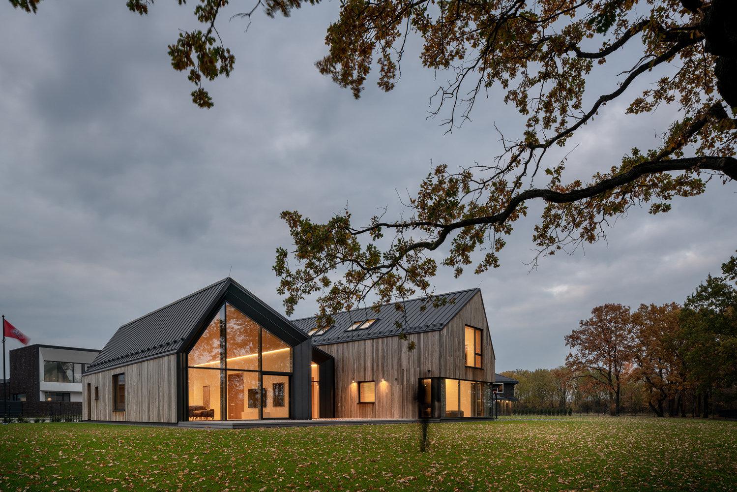 An Elegant Countryside Home for a Large Beautiful Family in Kaunas, Lithuania by ARCHISPEKTRAS (6)