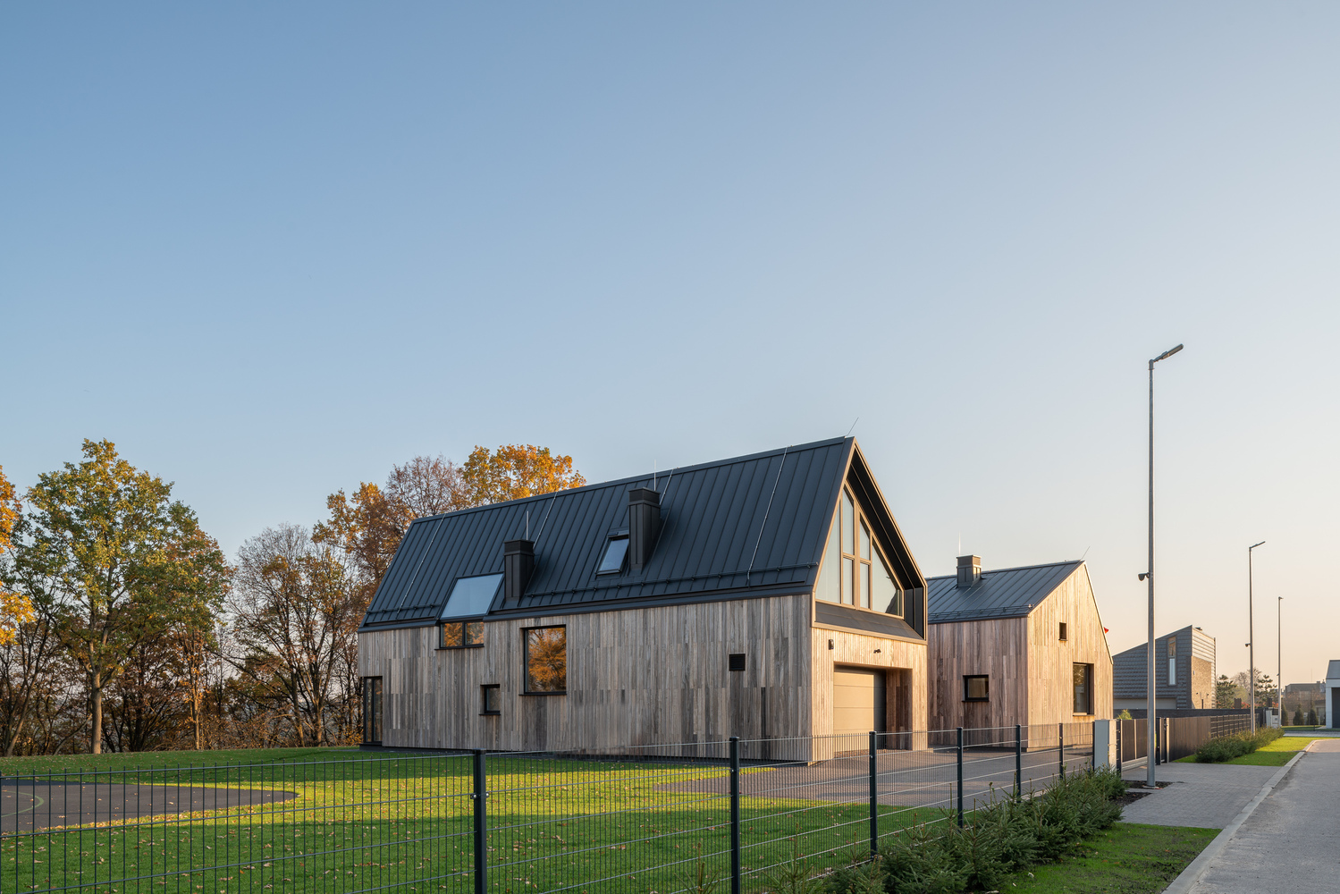 An Elegant Countryside Home for a Large Beautiful Family in Kaunas, Lithuania by ARCHISPEKTRAS (9)