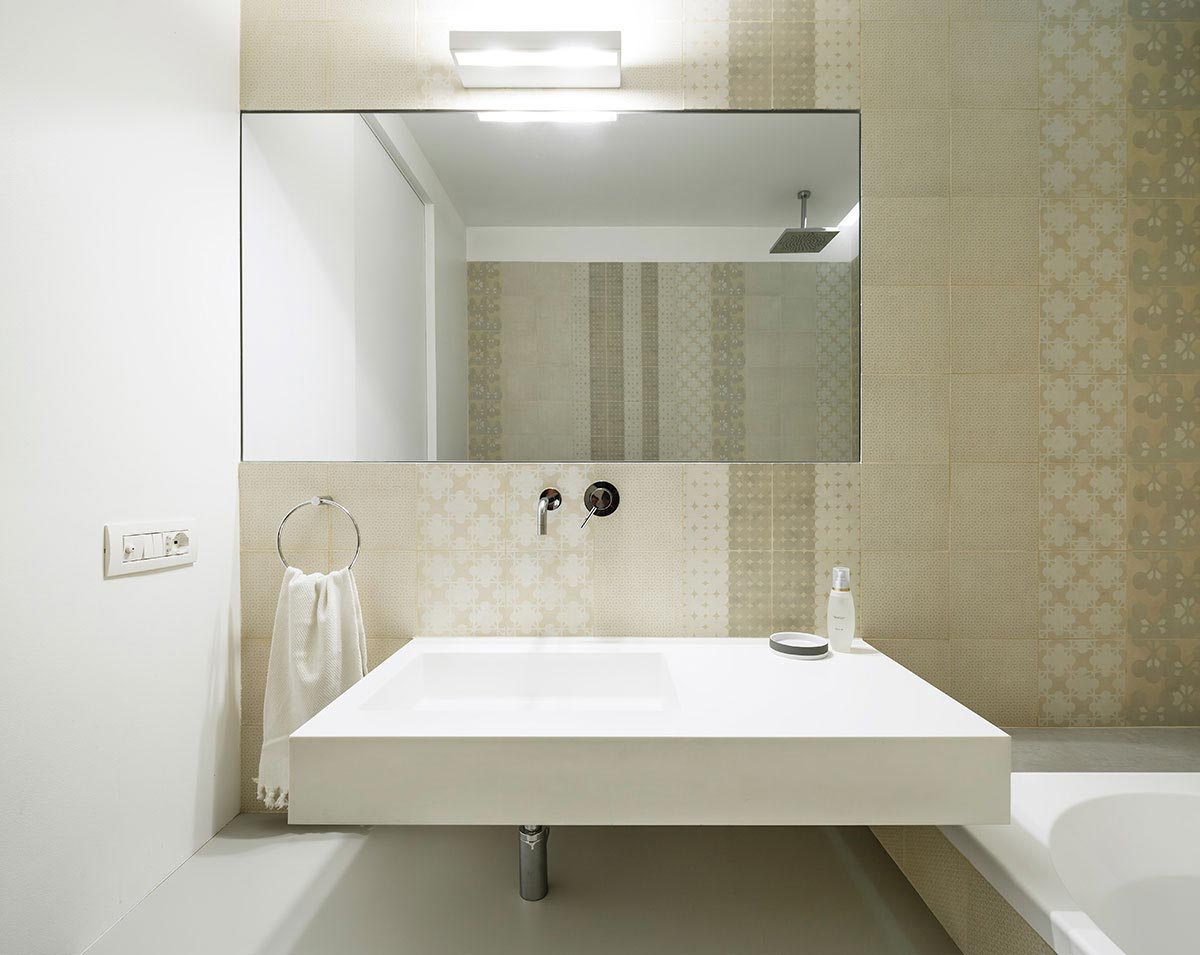 An Elegant Duplex Apartment with Beautiful Interiors in Milan by ACABADOMATE (11)