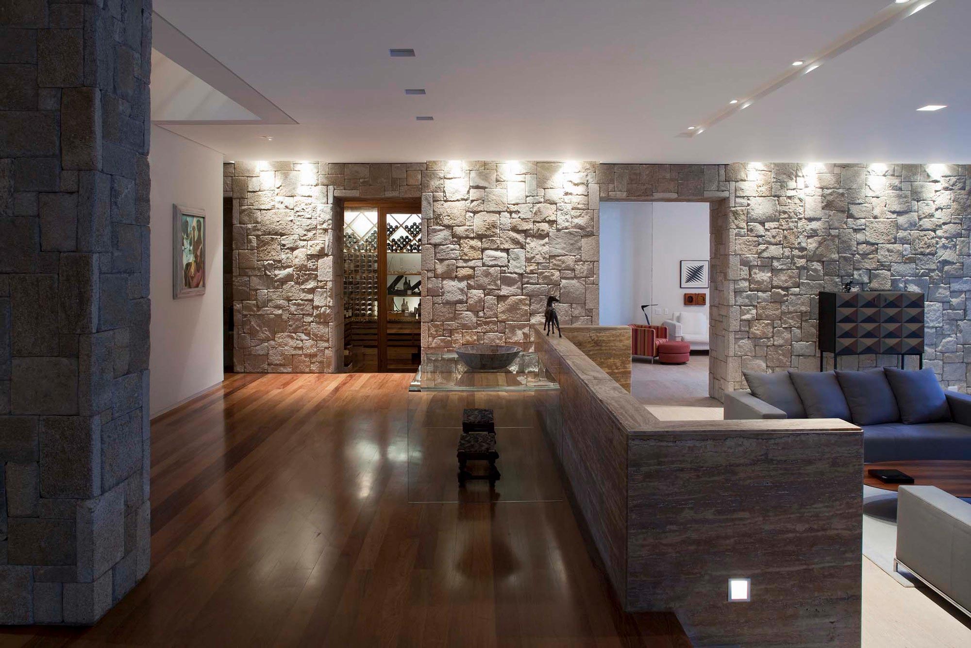 An Elegant House with Swimming Pool Surrounded by Dense Vegetation in São Paulo by Vasco Lopes Arquitetura (10)