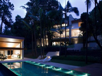 An Elegant House with Swimming Pool Surrounded by Dense Vegetation in São Paulo by Vasco Lopes Arquitetura (18)
