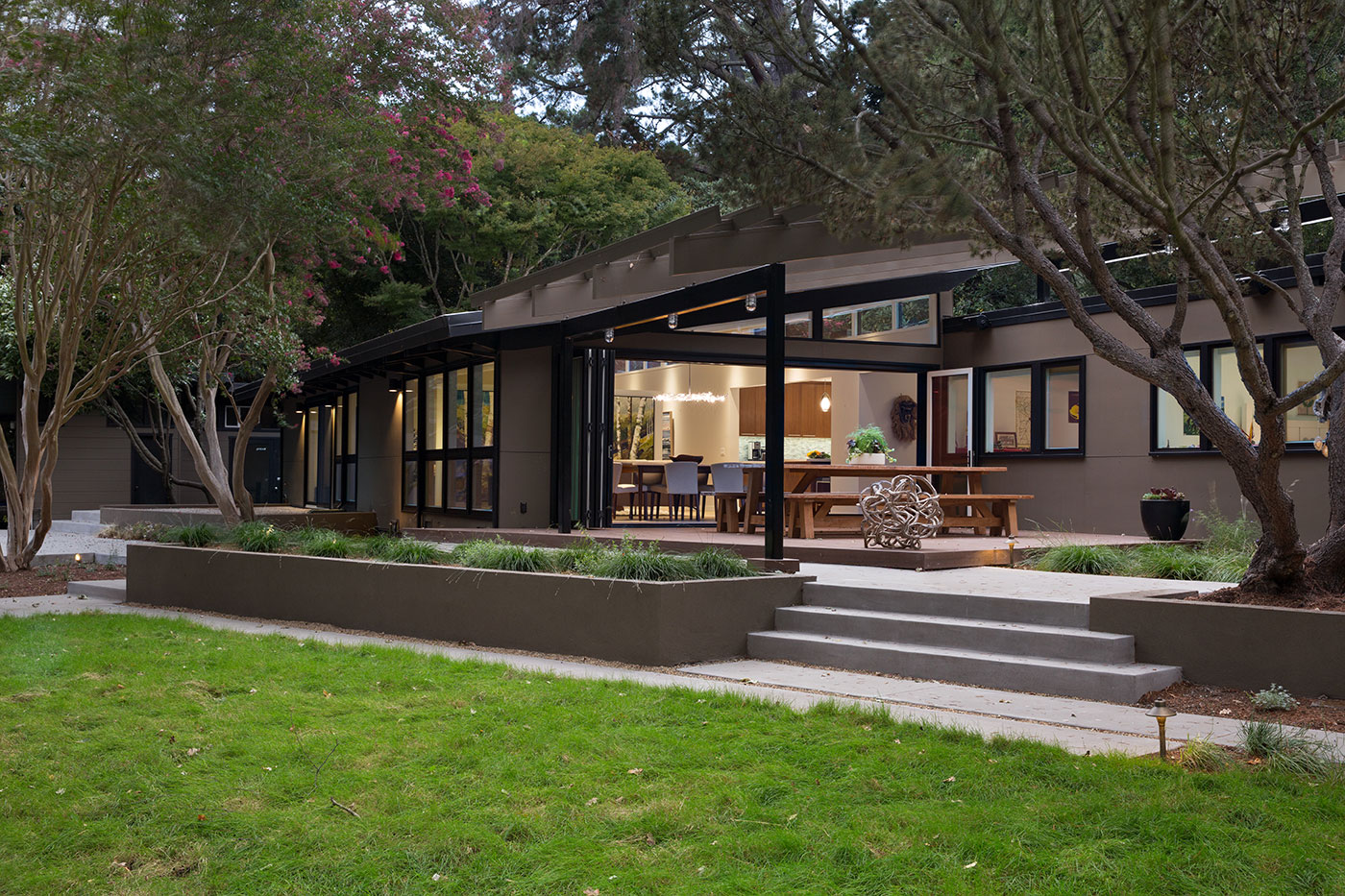 An Elegant Mid-Century Modern House for a Family of Five in Lafayette, California by Klopf Architecture (1)