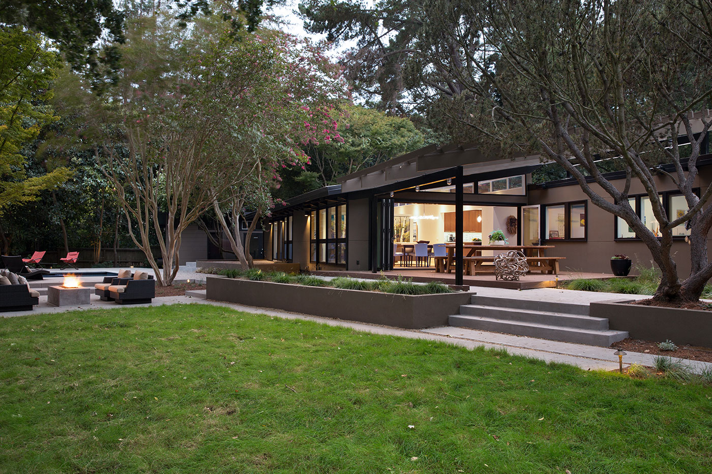 An Elegant Mid-Century Modern House for a Family of Five in Lafayette, California by Klopf Architecture (2)