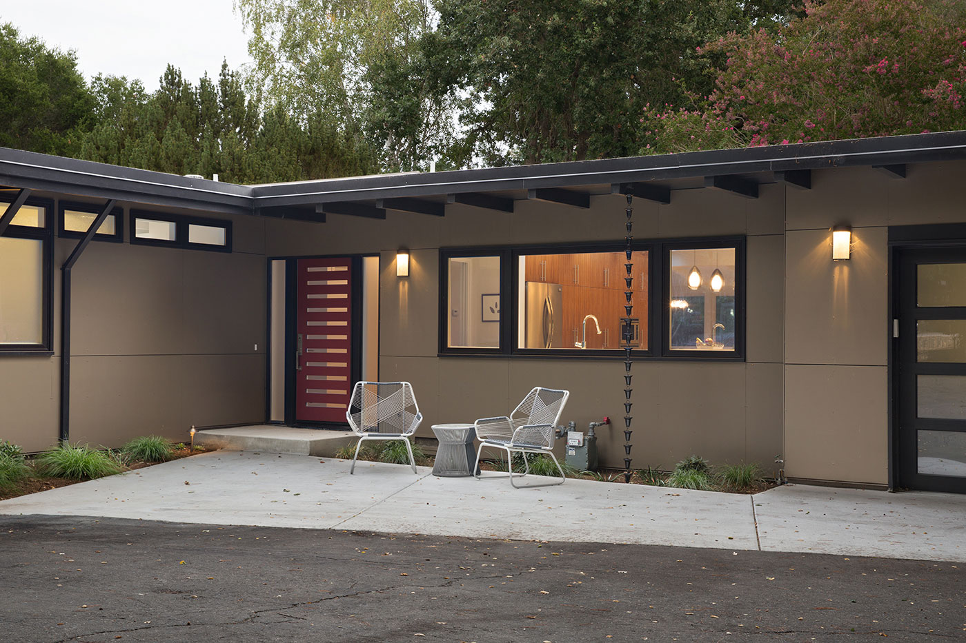 An Elegant Mid-Century Modern House for a Family of Five in Lafayette, California by Klopf Architecture (4)