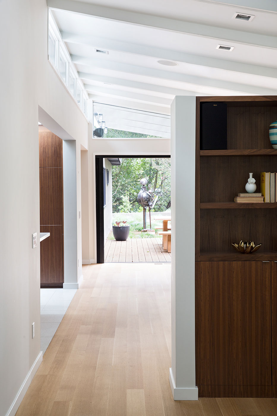 An Elegant Mid-Century Modern House for a Family of Five in Lafayette, California by Klopf Architecture (9)