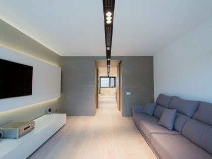 An Elegant Minimalist Home with Beautiful Interiors in Barcelona