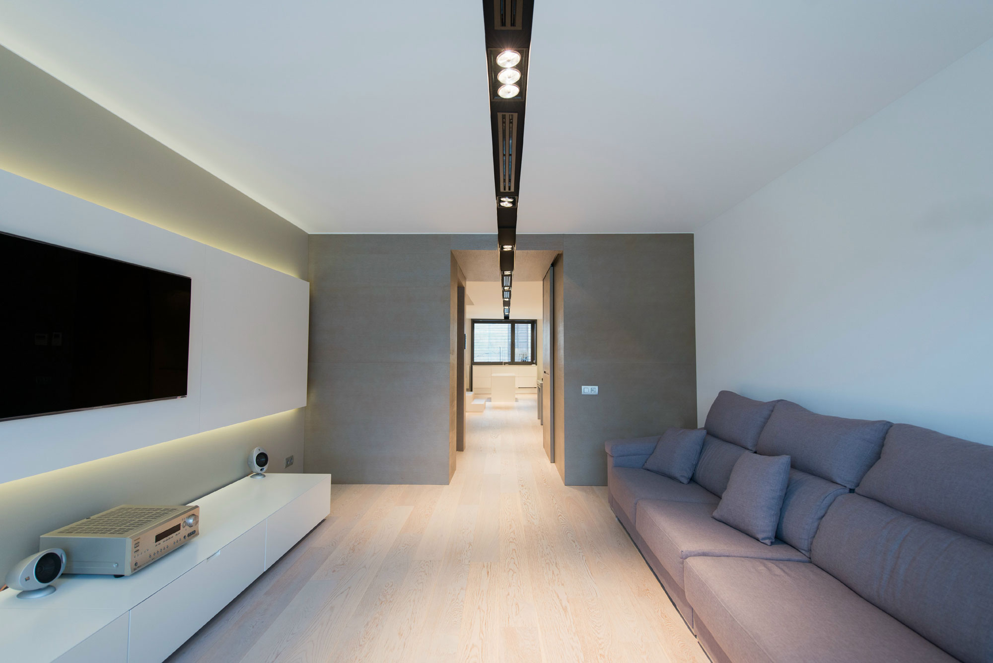 An Elegant Minimalist Home with Beautiful Interiors in Barcelona by ph5 design (1)