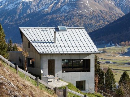 An Elegant Modern Concrete Home in Zuoz, Switzerland by Men Duri Arquint (1)