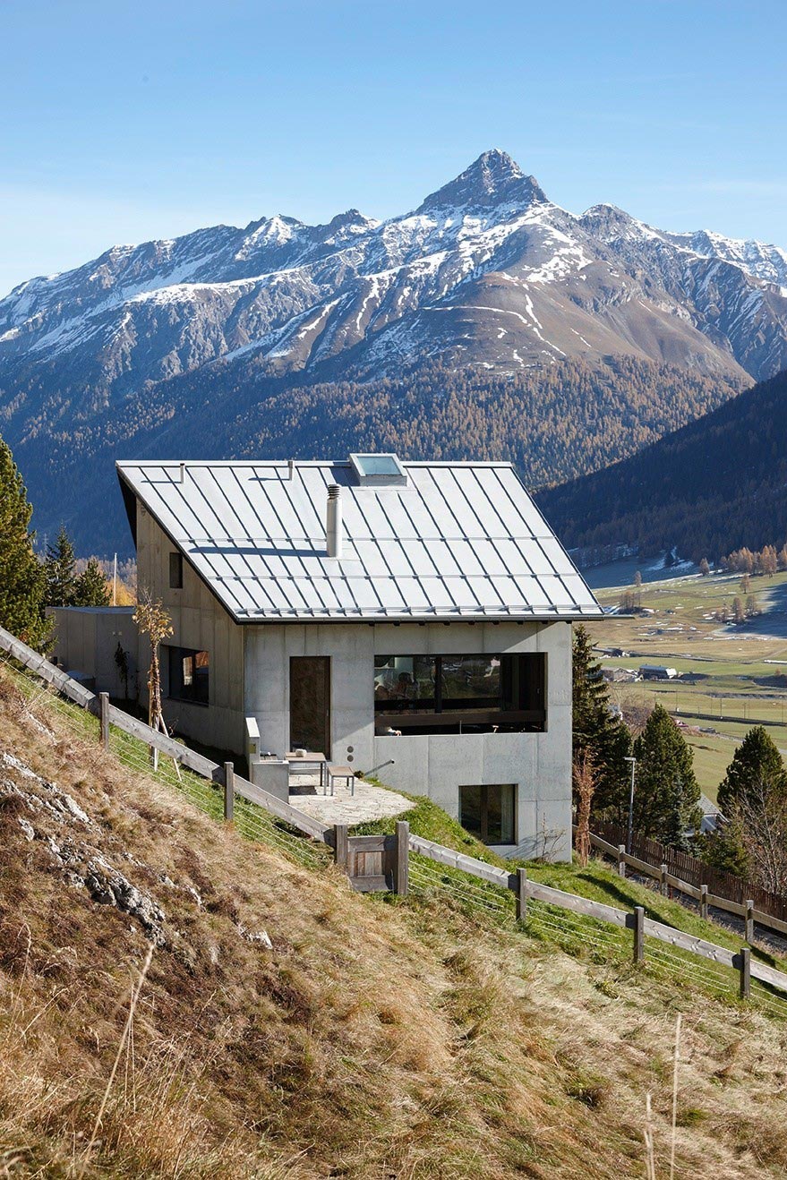 An Elegant Modern Concrete Home in Zuoz, Switzerland by Men Duri Arquint (1)