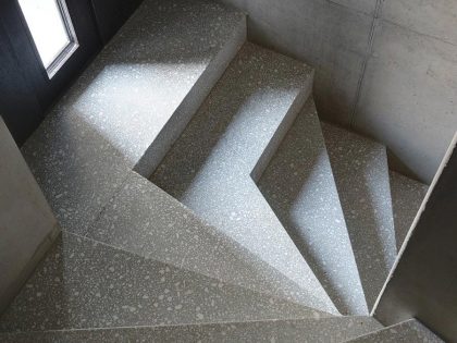 An Elegant Modern Concrete Home in Zuoz, Switzerland by Men Duri Arquint (11)