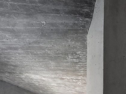 An Elegant Modern Concrete Home in Zuoz, Switzerland by Men Duri Arquint (12)