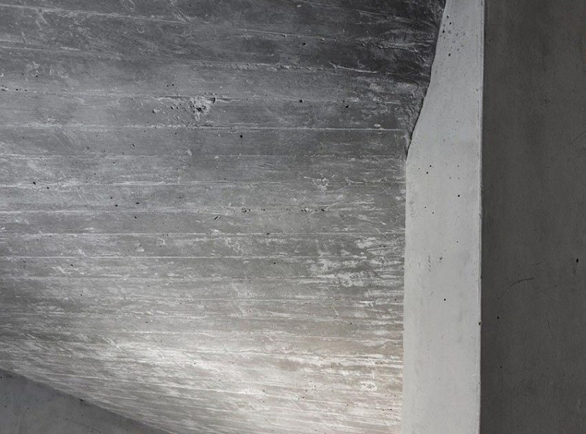 An Elegant Modern Concrete Home in Zuoz, Switzerland by Men Duri Arquint (12)
