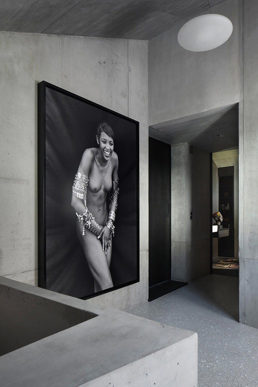 An Elegant Modern Concrete Home in Zuoz, Switzerland by Men Duri Arquint (13)