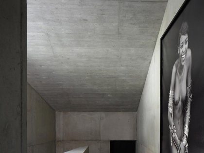 An Elegant Modern Concrete Home in Zuoz, Switzerland by Men Duri Arquint (14)