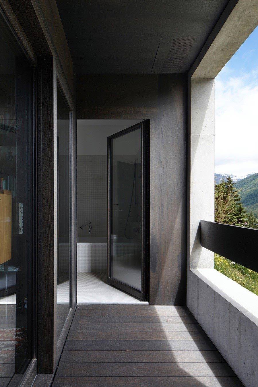 An Elegant Modern Concrete Home in Zuoz, Switzerland by Men Duri Arquint (17)