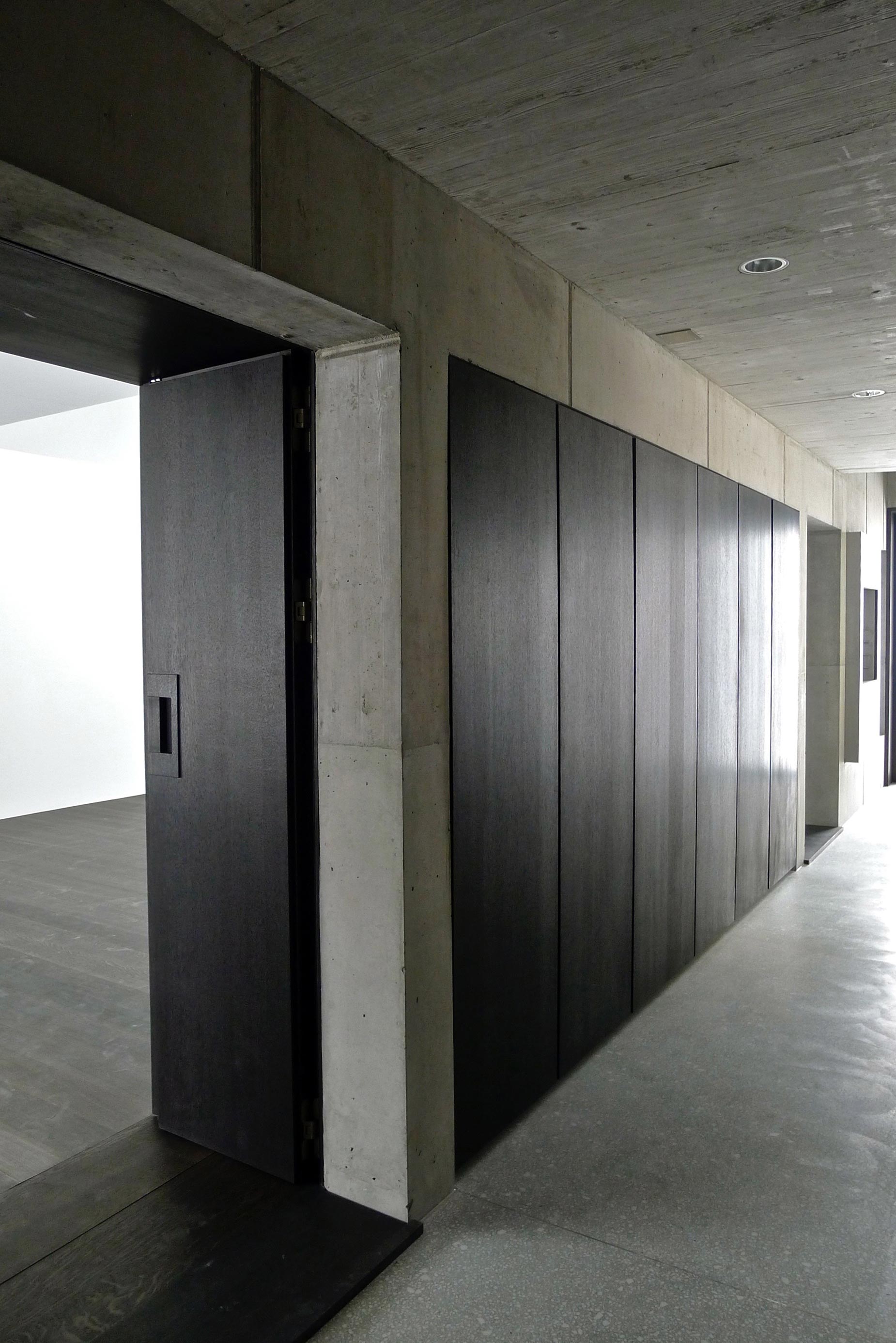 An Elegant Modern Concrete Home in Zuoz, Switzerland by Men Duri Arquint (19)