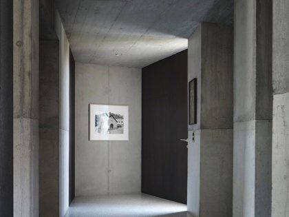 An Elegant Modern Concrete Home in Zuoz, Switzerland by Men Duri Arquint (2)