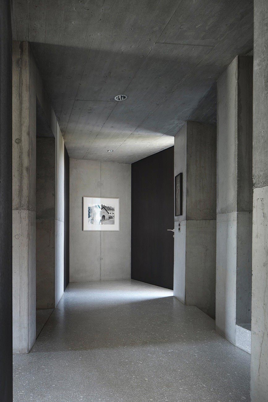 An Elegant Modern Concrete Home in Zuoz, Switzerland by Men Duri Arquint (2)