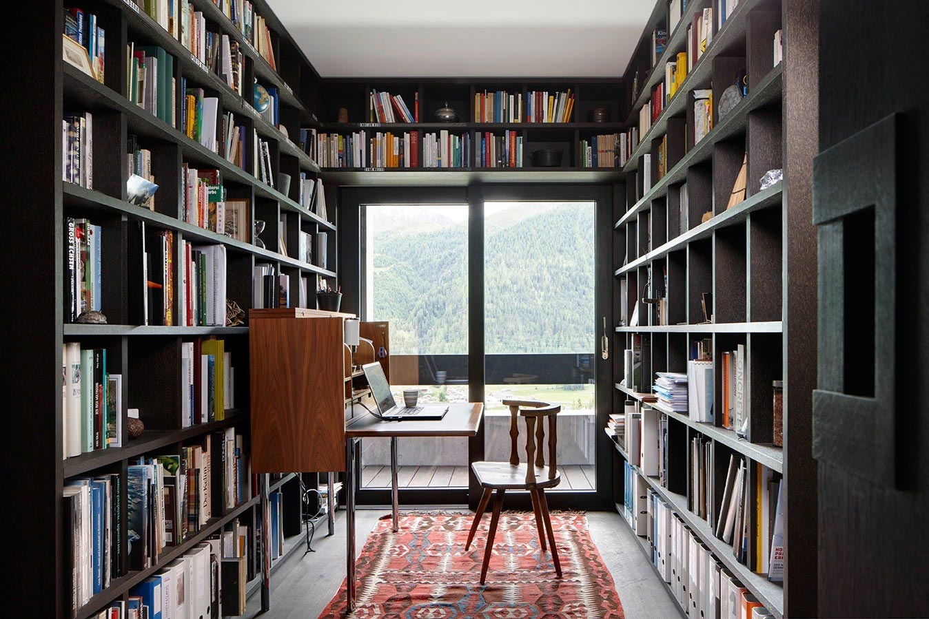 An Elegant Modern Concrete Home in Zuoz, Switzerland by Men Duri Arquint (21)